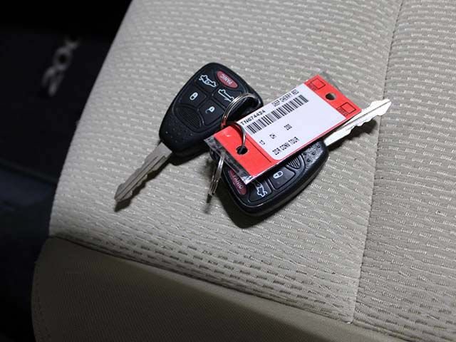 Used 2013 Chrysler 200 Touring FWD image 16