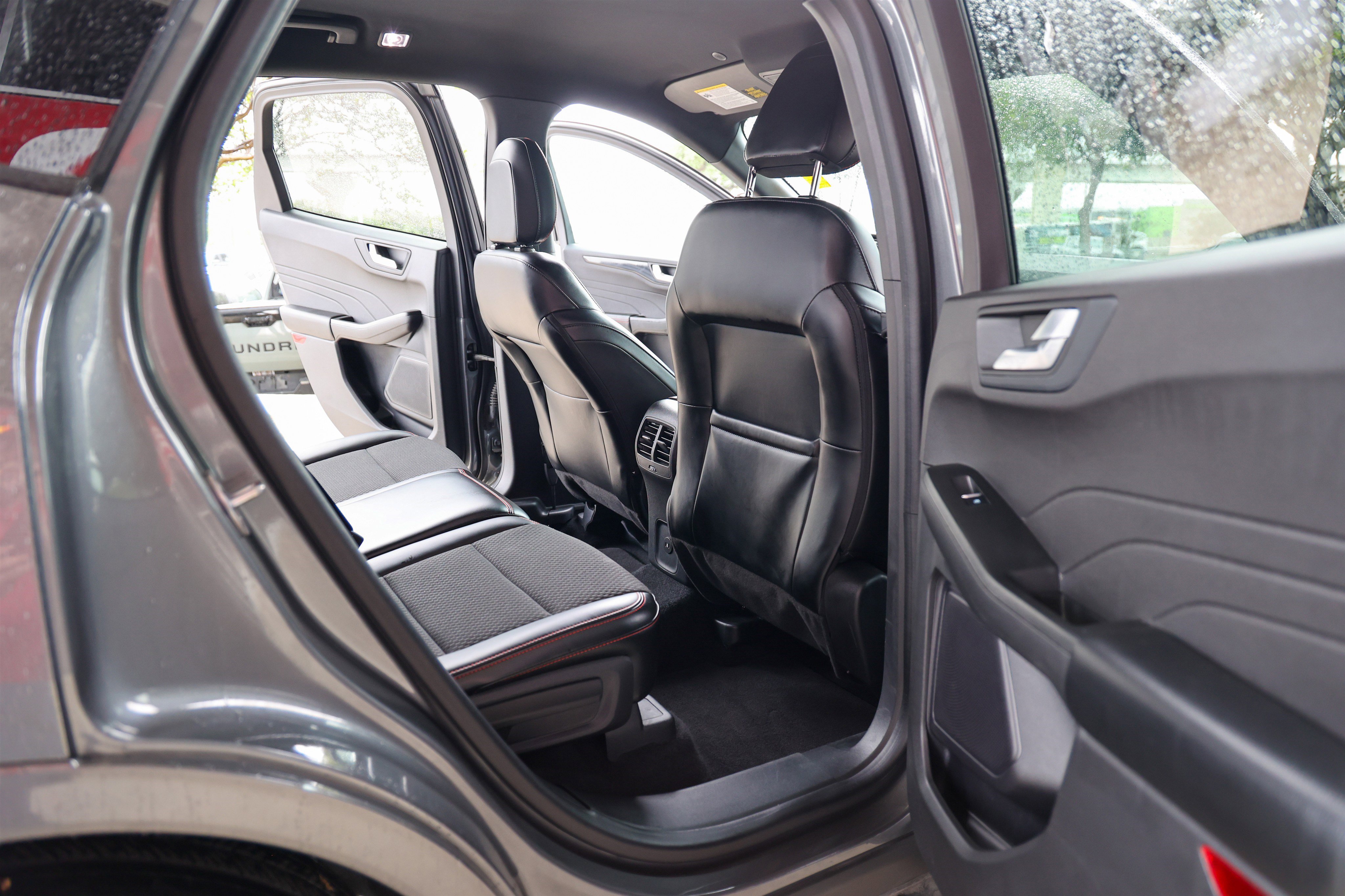 Used 2024 Ford Escape ST-Line image 30