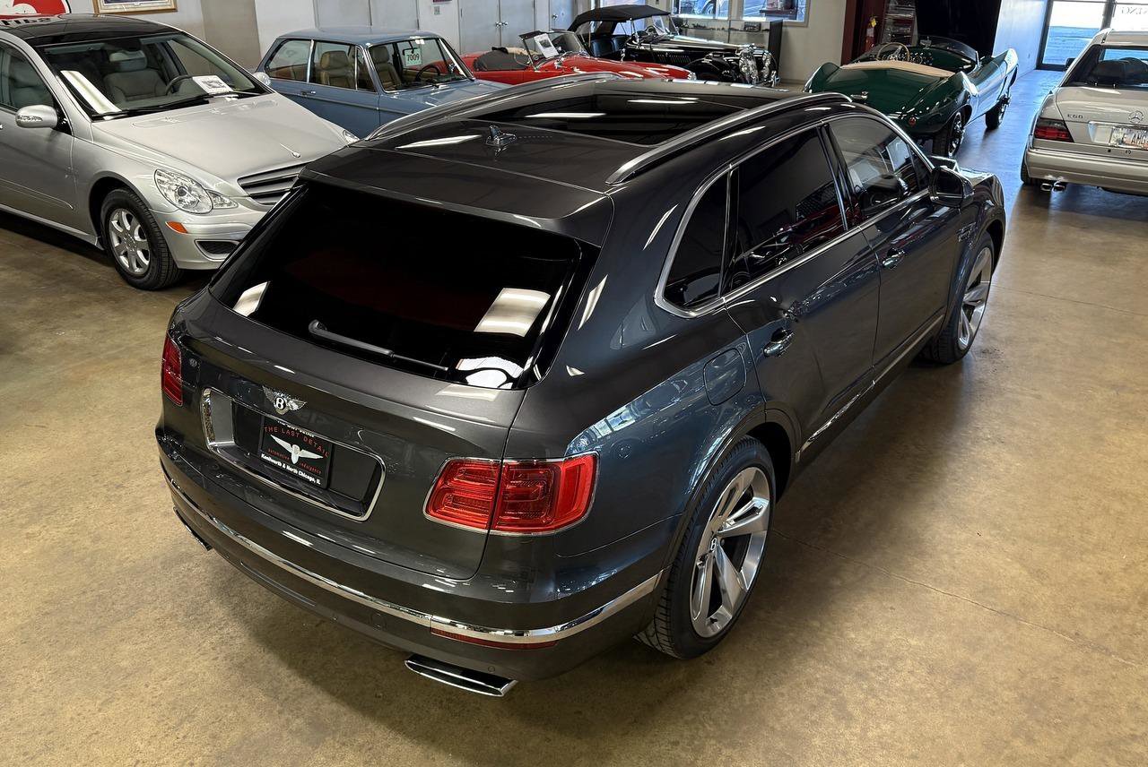 Used 2018 Bentley Bentayga image 21