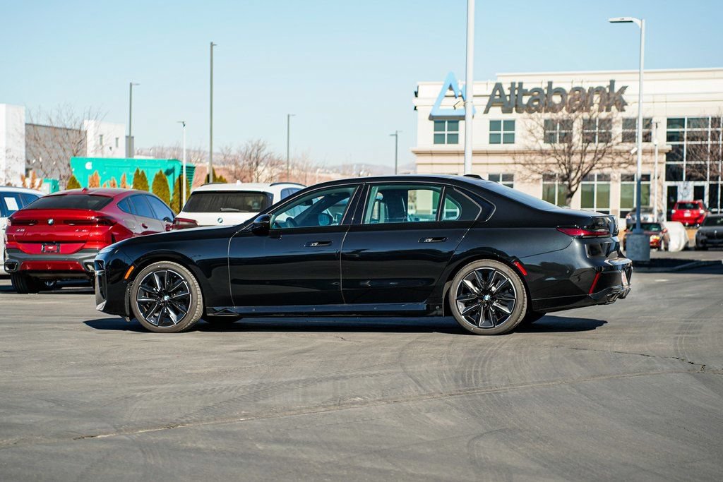 Used 2025 BMW 760i xDrive w/ Executive Package AWD/4WD image 7