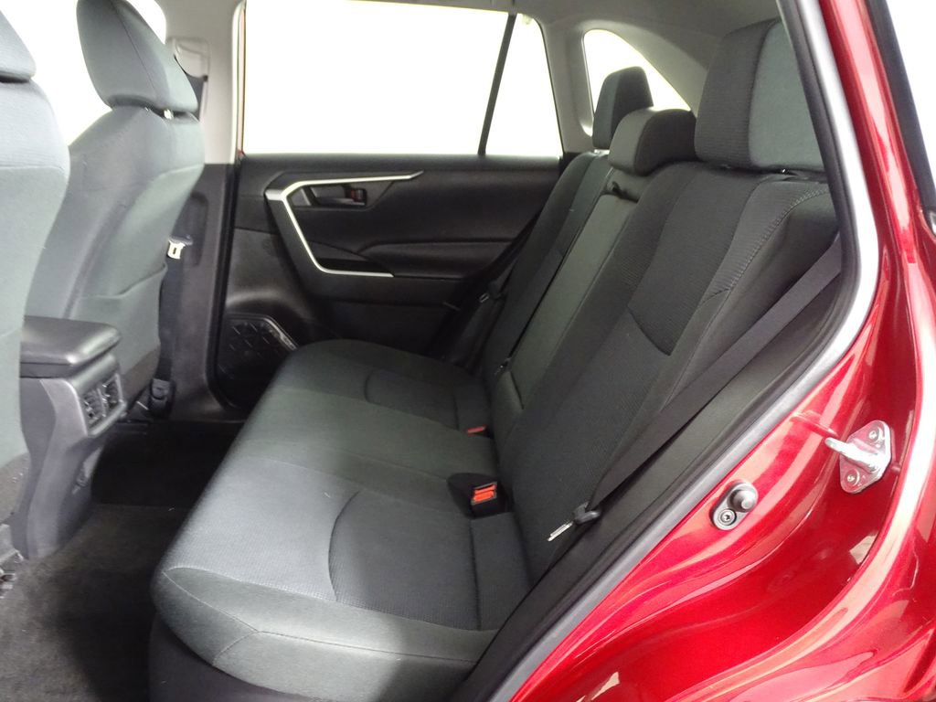 Used 2022 Toyota RAV4 LE image 11