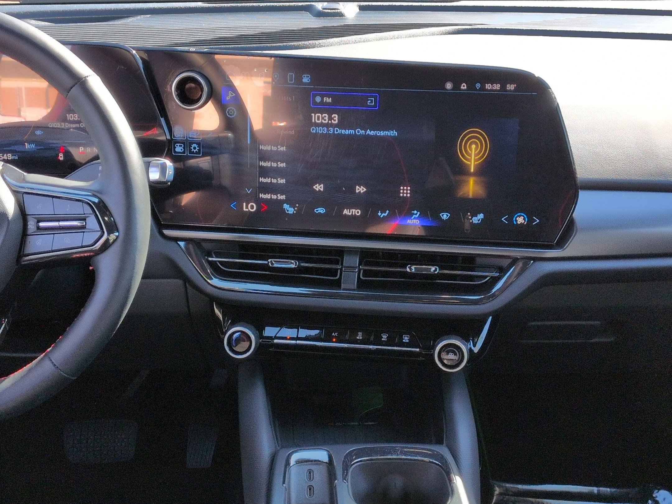 Used 2025 Chevrolet Equinox EV RS image 28