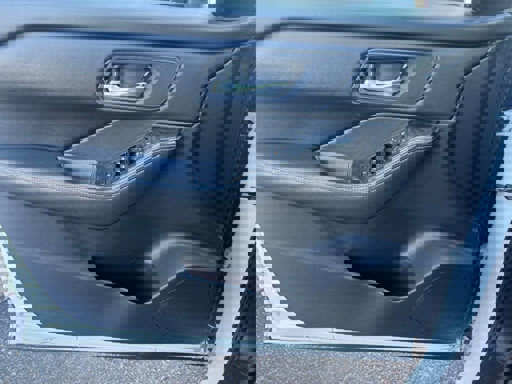 Used 2024 Nissan Rogue SV FWD image 18