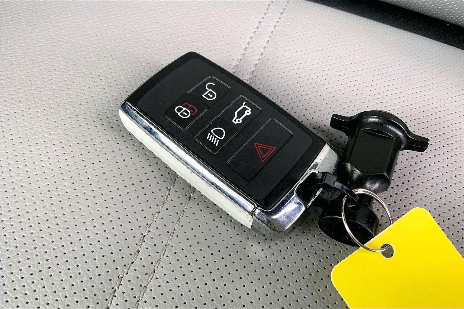 Used 2026 Land Rover Range Rover Velar Dynamic SE AWD/4WD image 13