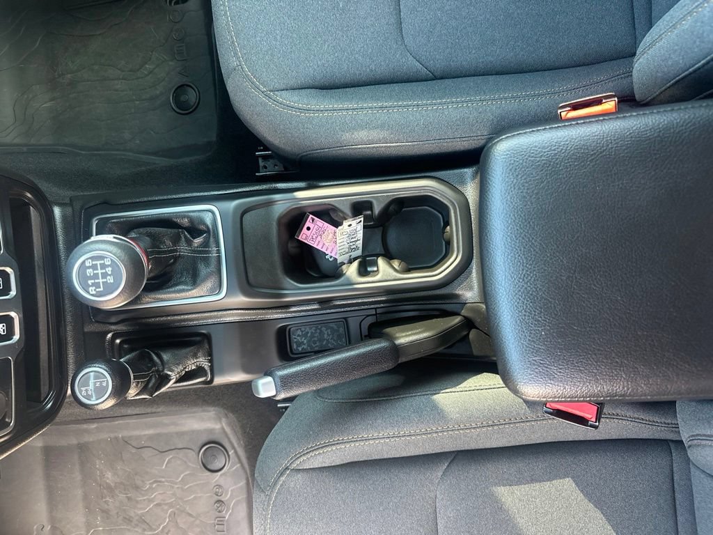 Used 2025 Jeep Wrangler Sport AWD/4WD image 31