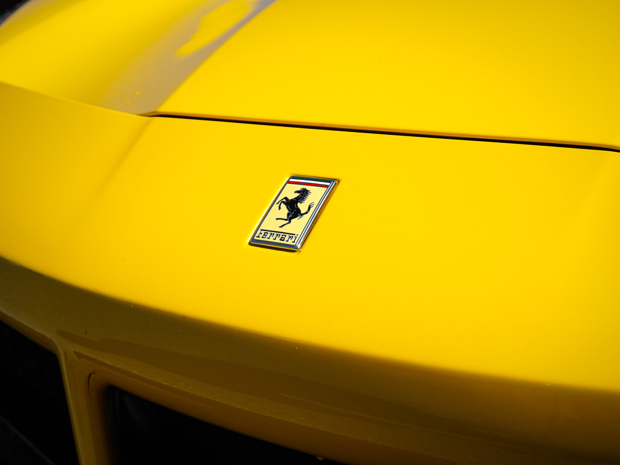 Used 2018 Ferrari 488 GTB RWD image 5