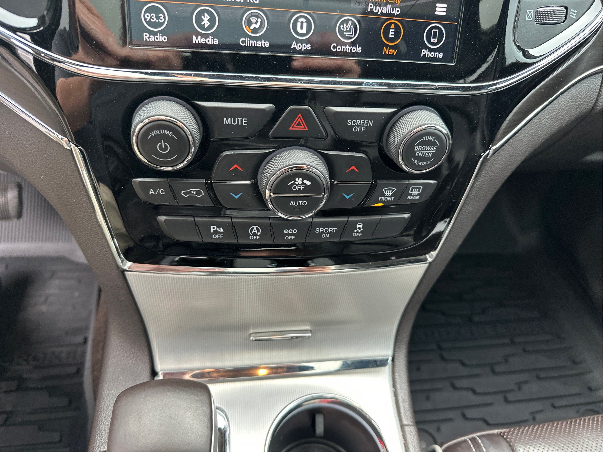 Used 2019 Jeep Grand Cherokee Overland w/ Interior Metal Package AWD/4WD image 34