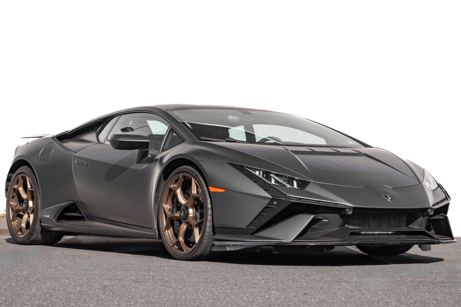 Used 2023 Lamborghini Huracan Tecnica image 2