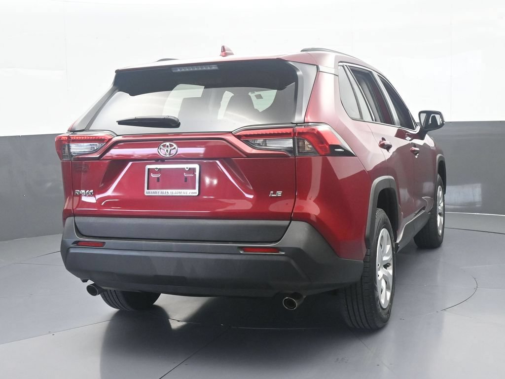 Used 2021 Toyota RAV4 LE FWD image 5