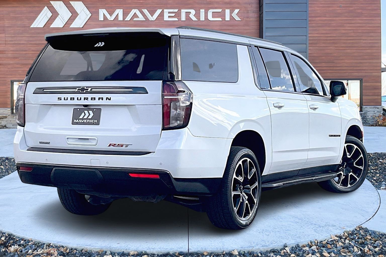 Used 2022 Chevrolet Suburban RST w/ Luxury Package image 5