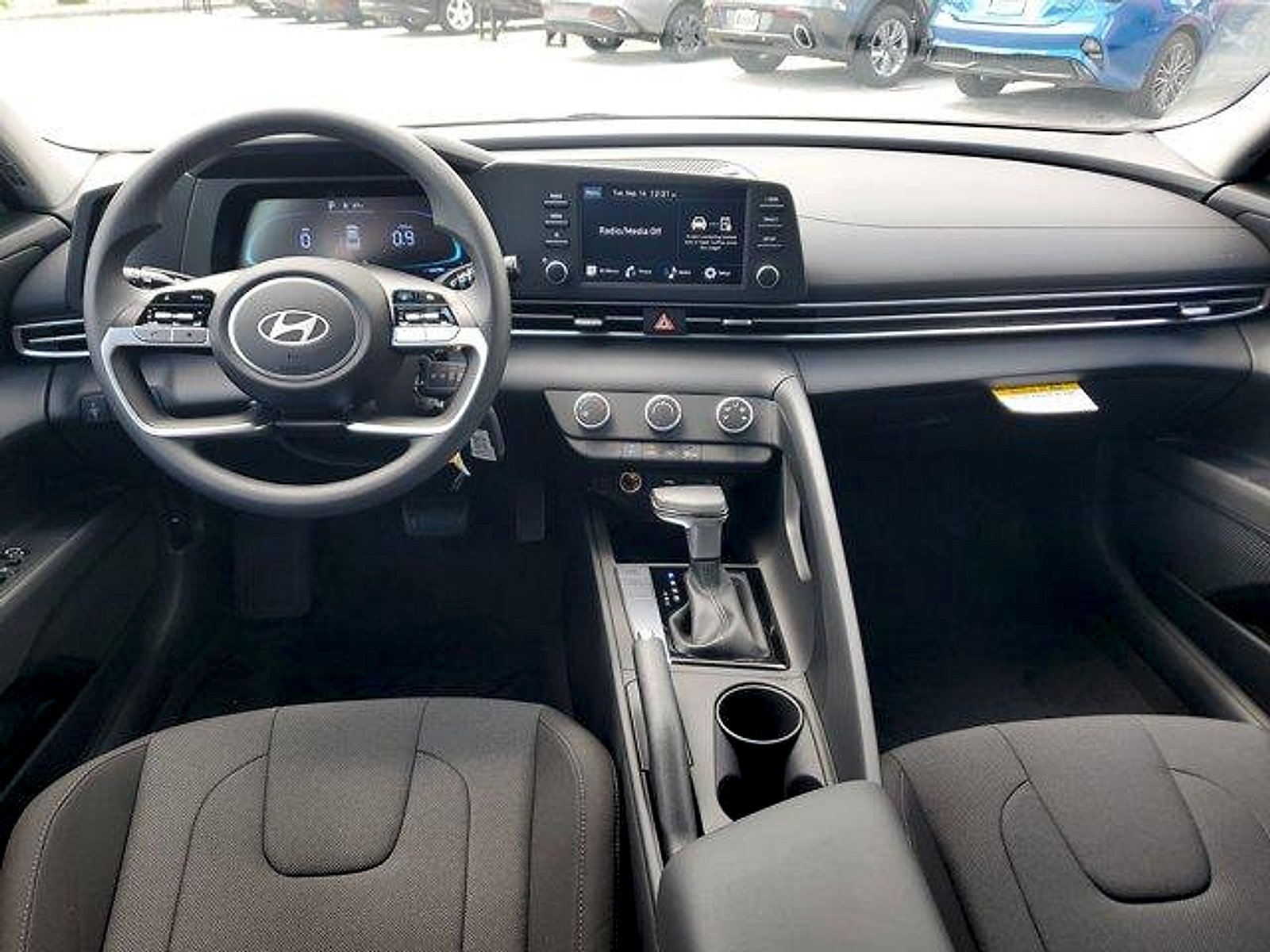 New 2025 Hyundai Elantra SE FWD image 7