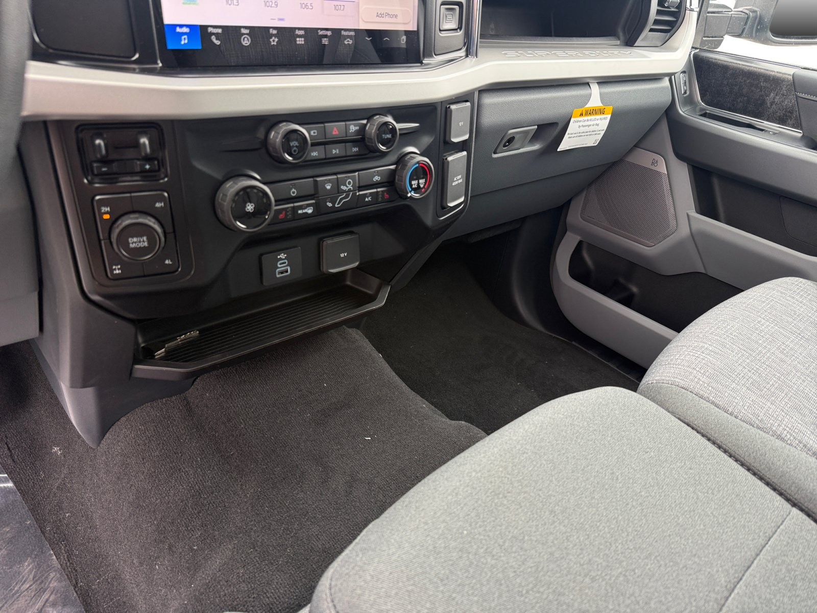 New 2027 Ford F250 XLT w/ XLT Premium Package AWD/4WD image 13