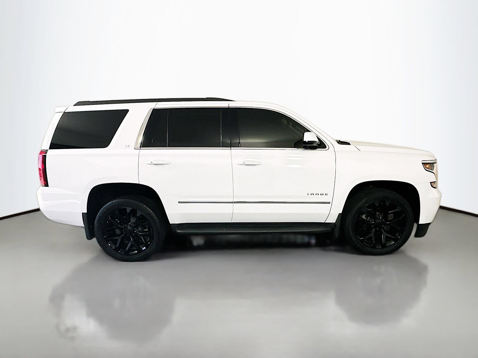 Used 2019 Chevrolet Tahoe LT w/ Luxury Package AWD/4WD image 8