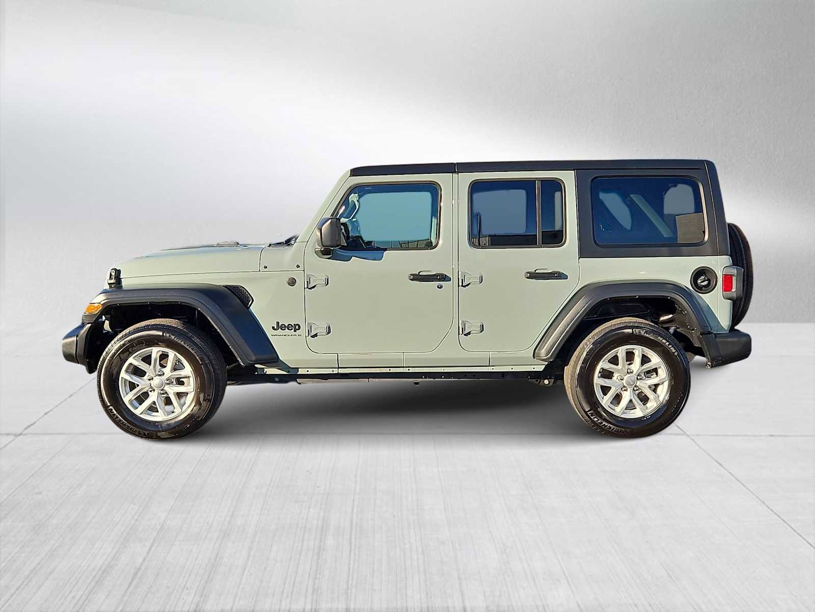 Used 2023 Jeep Wrangler Sport S image 5