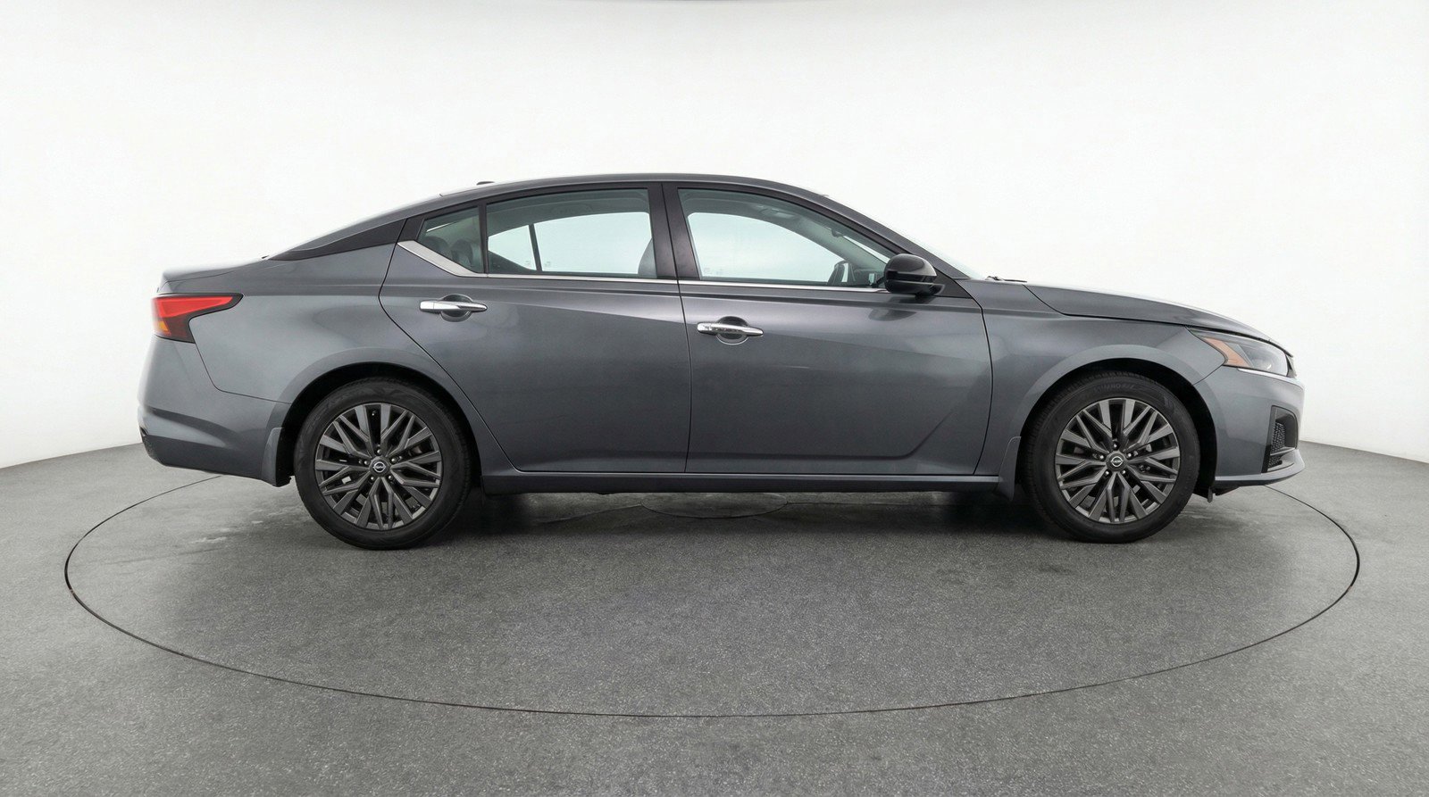 Used 2025 Nissan Altima 2.5 SV image 11