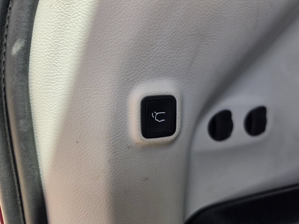 Used 2019 Jeep Cherokee Limited AWD/4WD image 13