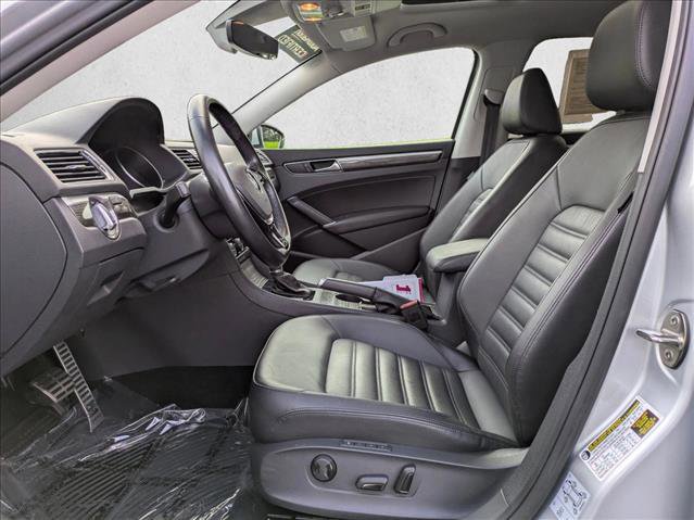 Used 2018 Volkswagen Passat 2.0T SEL Premium image 17