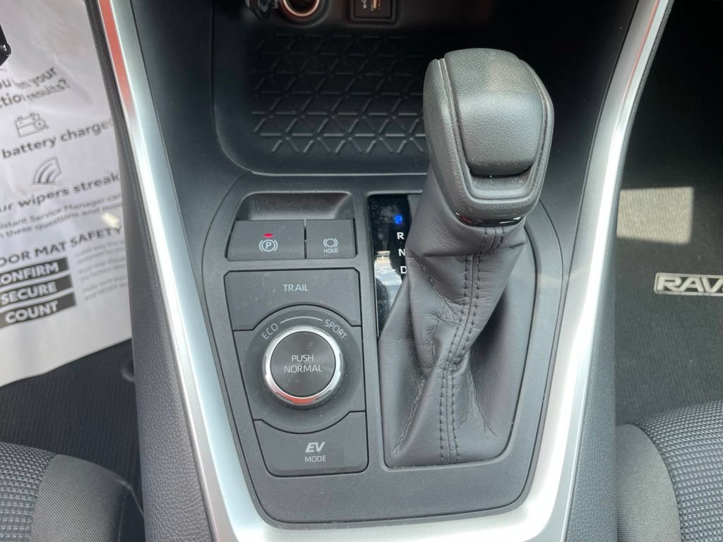 Used 2025 Toyota RAV4 LE AWD/4WD image 19