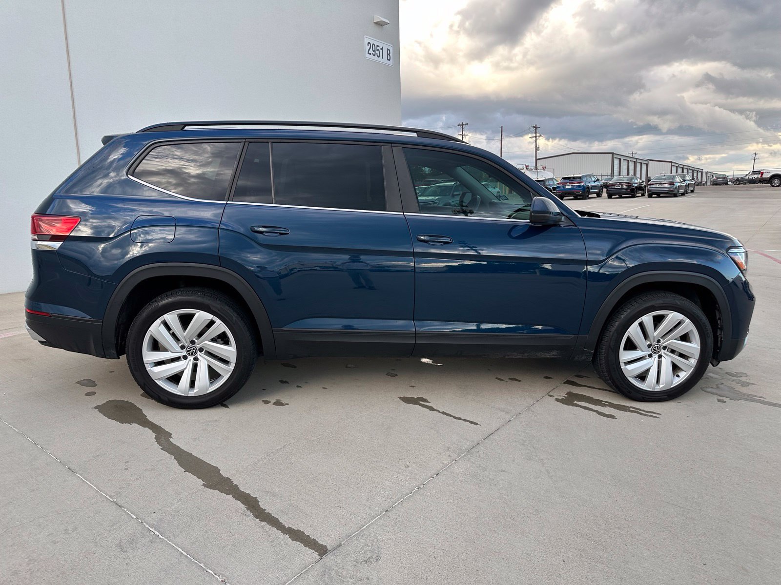 Used 2023 Volkswagen Atlas SE w/ Panoramic Sunroof Package FWD image 8
