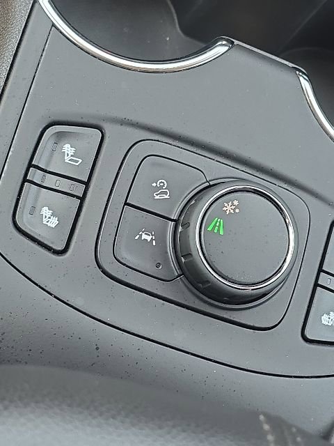 Used 2024 GMC Terrain SLE w/ Driver Convenience Package FWD image 38