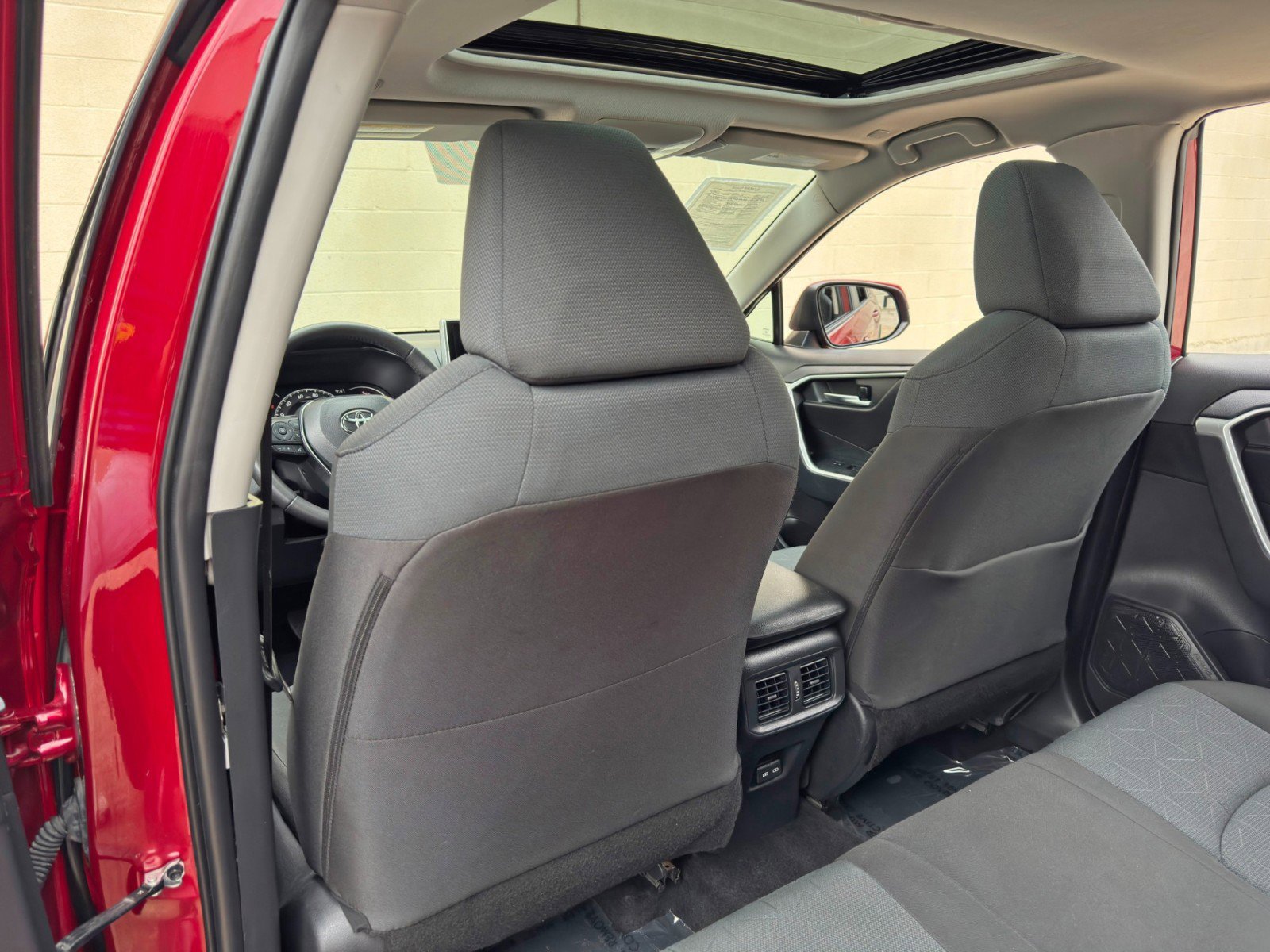 Used 2025 Toyota RAV4 XLE w/ Convenience Package FWD image 34