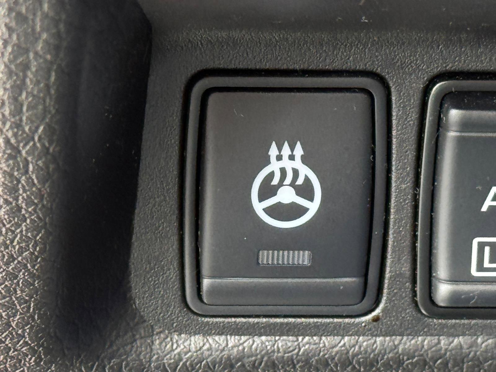 Used 2018 Nissan Rogue Sport SL w/ SL Premium Package image 18