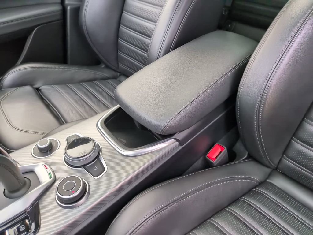 Used 2023 Alfa Romeo Stelvio Veloce image 29