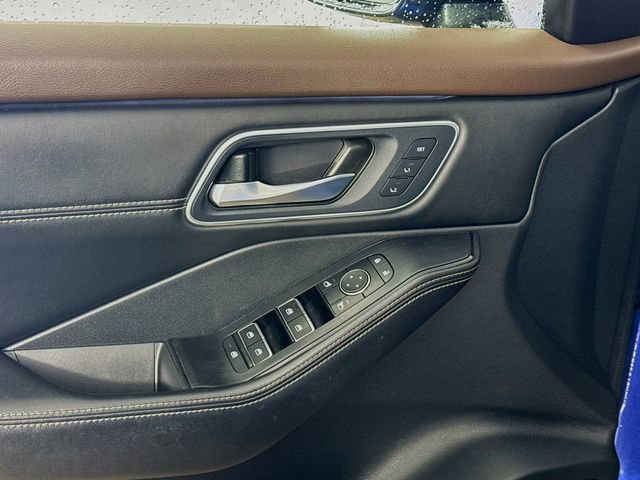 Used 2022 Nissan Rogue Platinum w/ Head-Up Display Package image 18