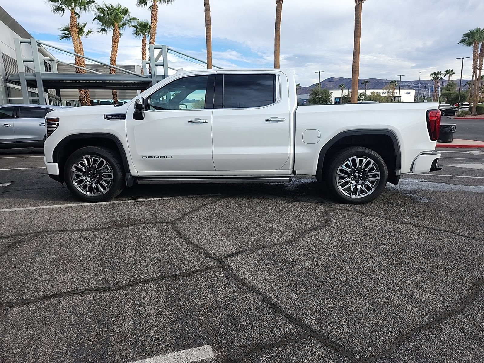 Used 2024 GMC Sierra 1500 Denali Ultimate AWD/4WD image 5