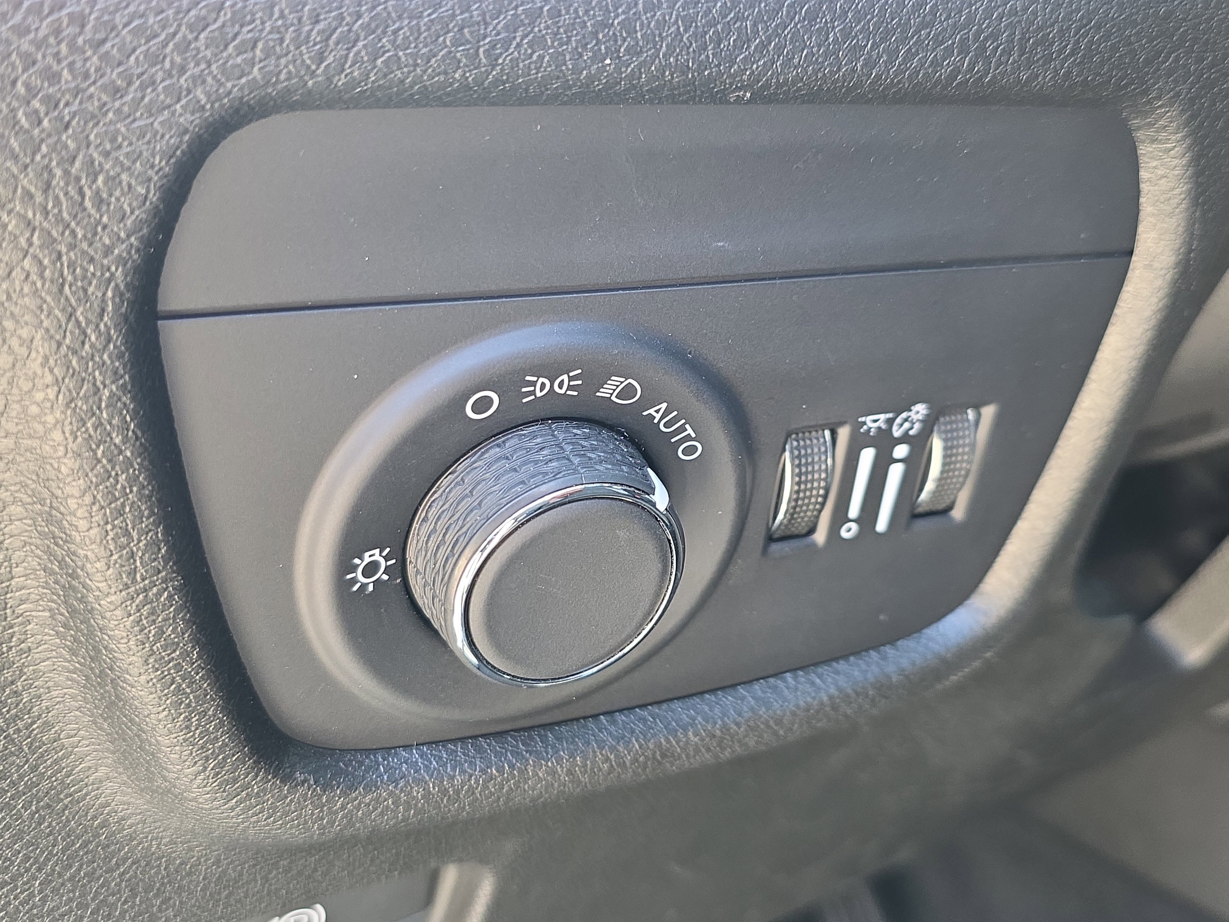 Used 2024 Jeep Grand Cherokee Altitude AWD/4WD image 24