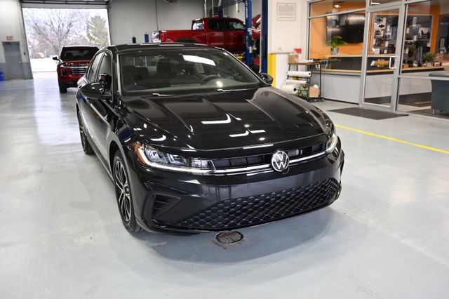 Used 2025 Volkswagen Jetta Sport image 3
