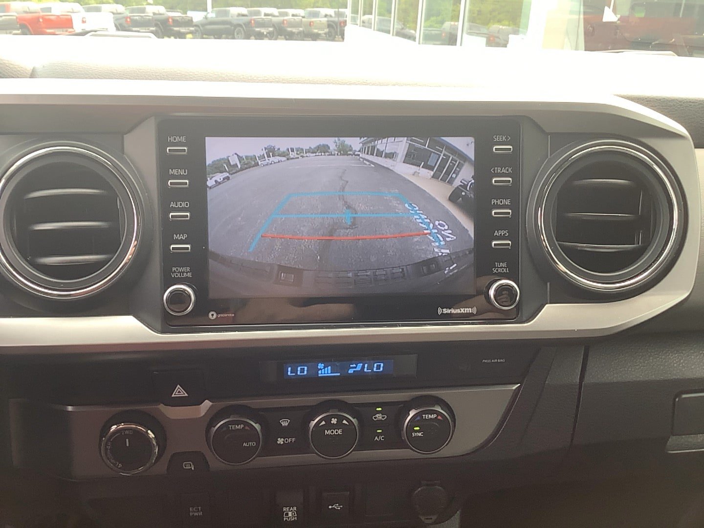 Used 2022 Toyota Tacoma SR5 AWD/4WD image 12
