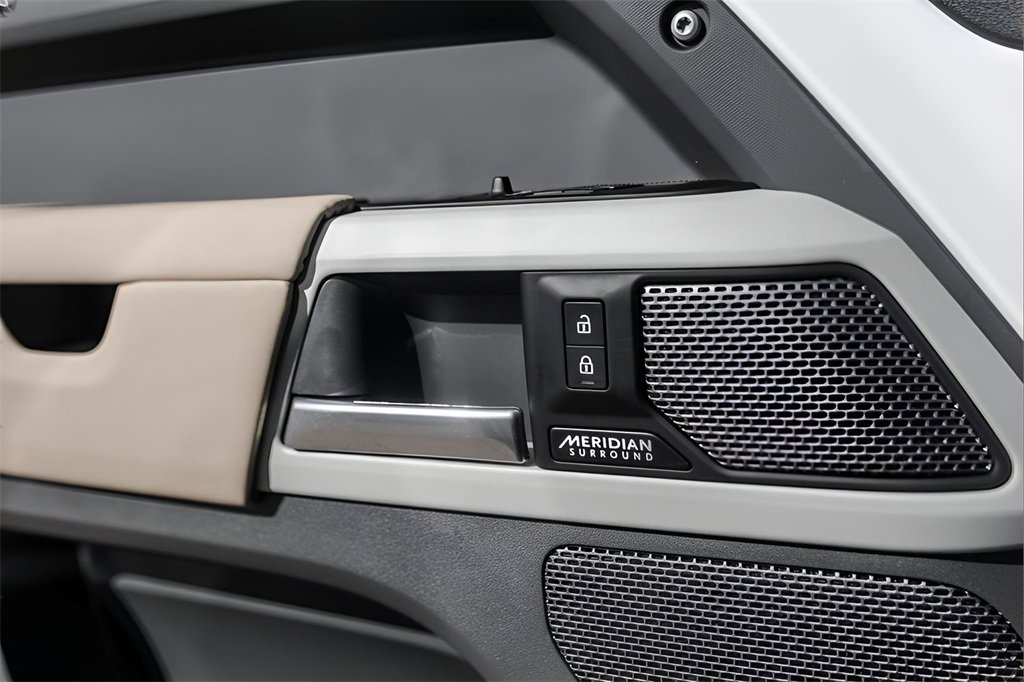 Used 2024 Land Rover Defender 110 X-Dynamic SE image 22