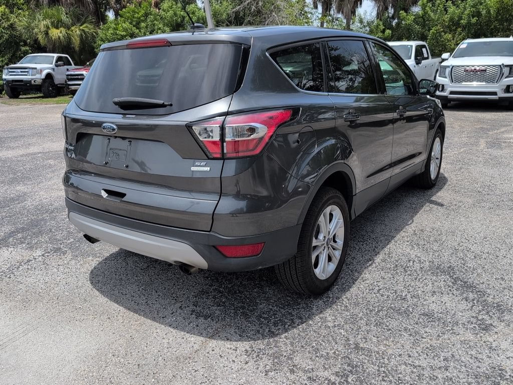 Used 2017 Ford Escape SE FWD image 3