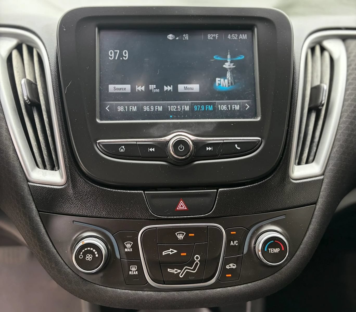 Used 2017 Chevrolet Malibu LS FWD image 18