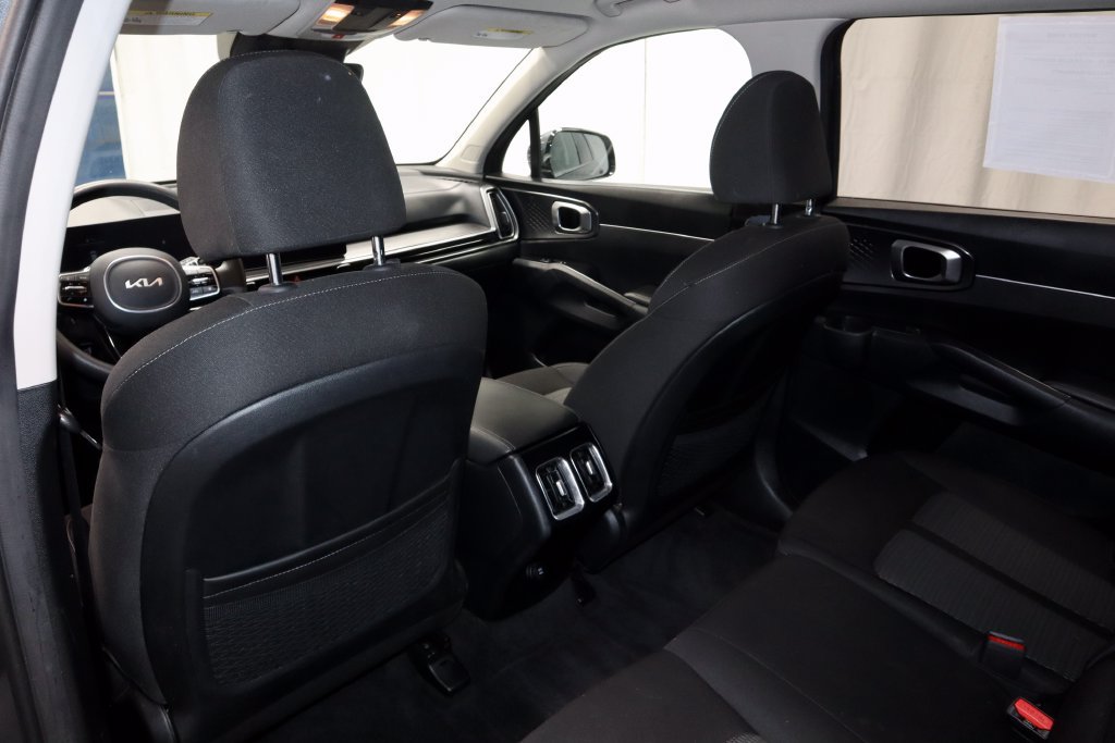 Used 2025 Kia Sorento LX FWD image 20