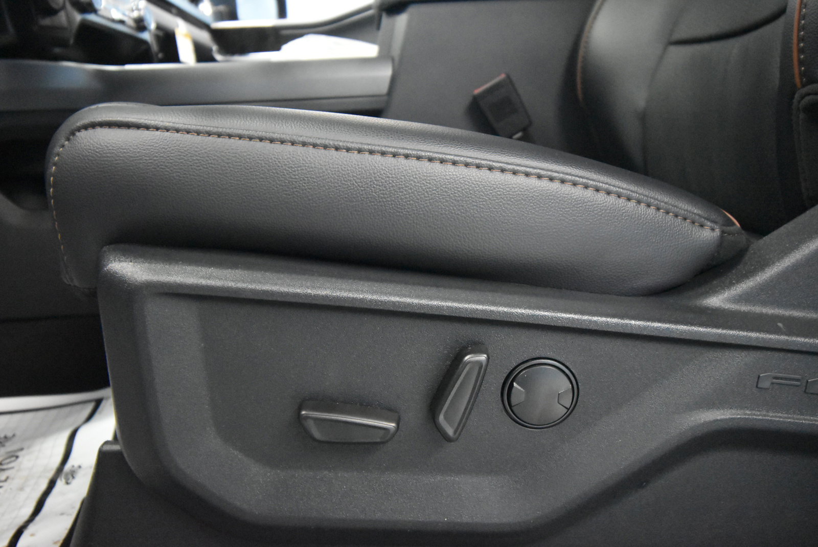 New 2025 Ford F350 Lariat w/ Lariat Ultimate Package image 5