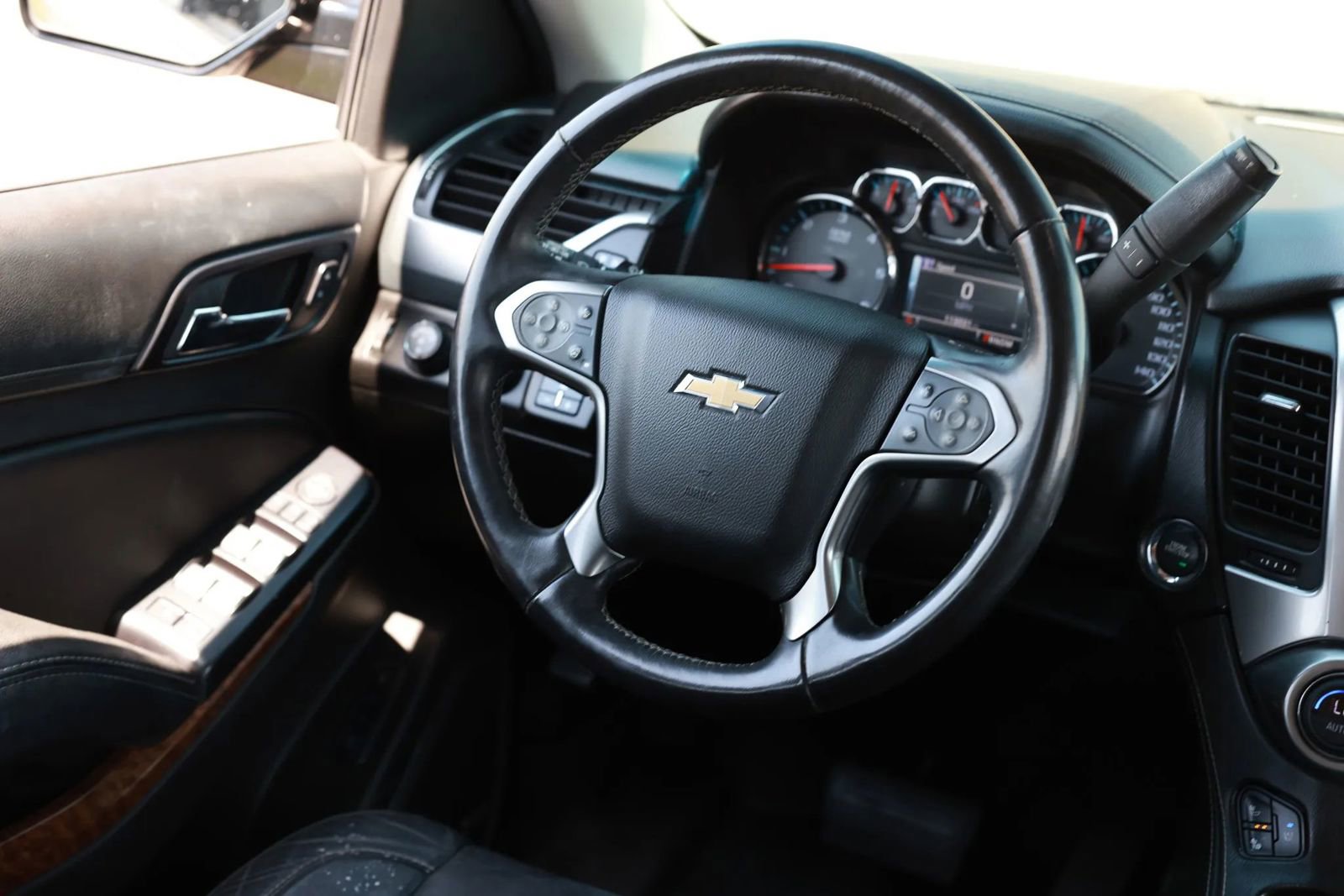 Used 2015 Chevrolet Suburban LTZ AWD/4WD image 32