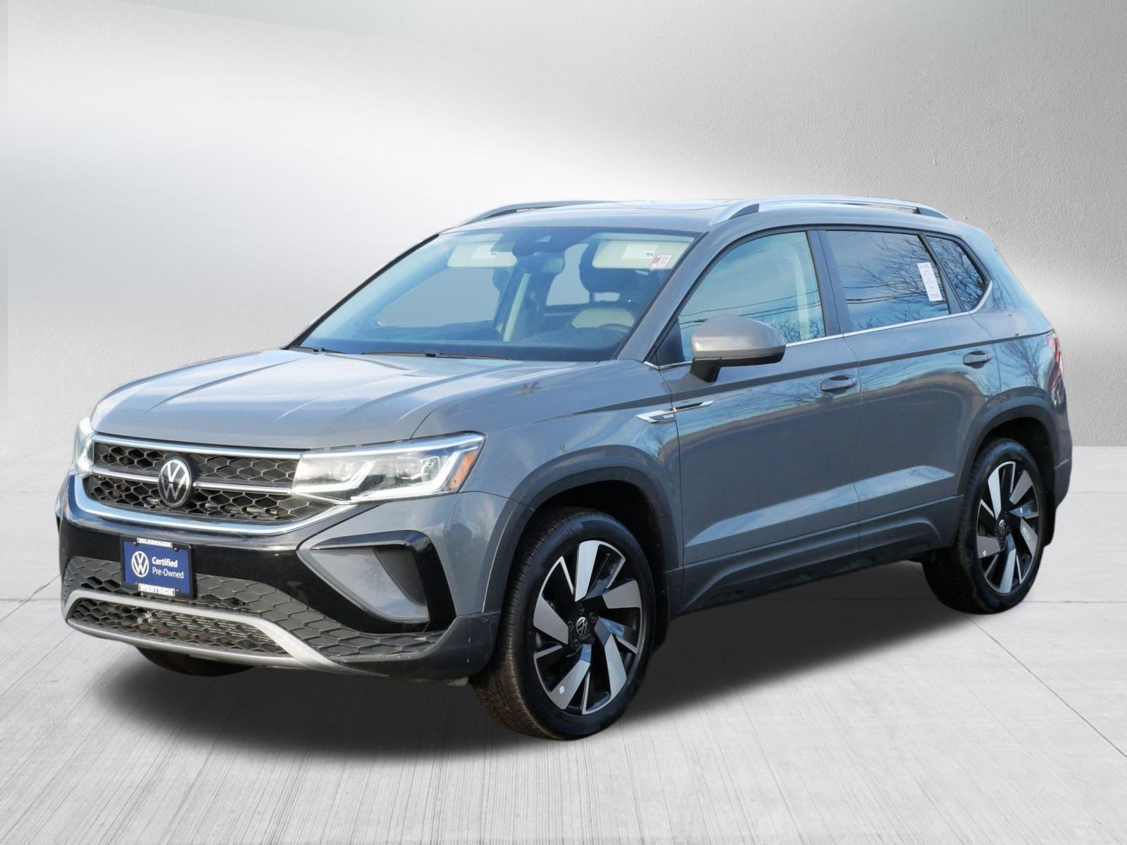 Certified 2024 Volkswagen Taos SEL image 3