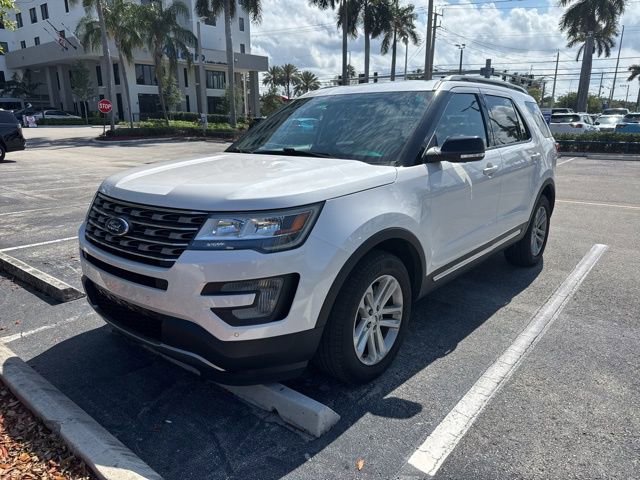 Used 2017 Ford Explorer XLT w/ Equipment Group 202A FWD image 2