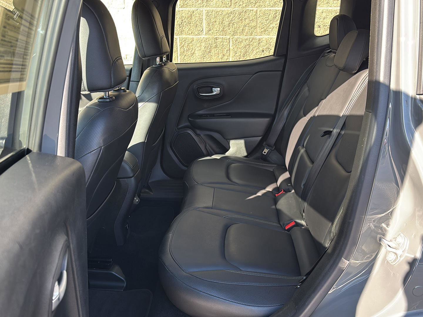 Used 2021 Jeep Renegade Limited image 30