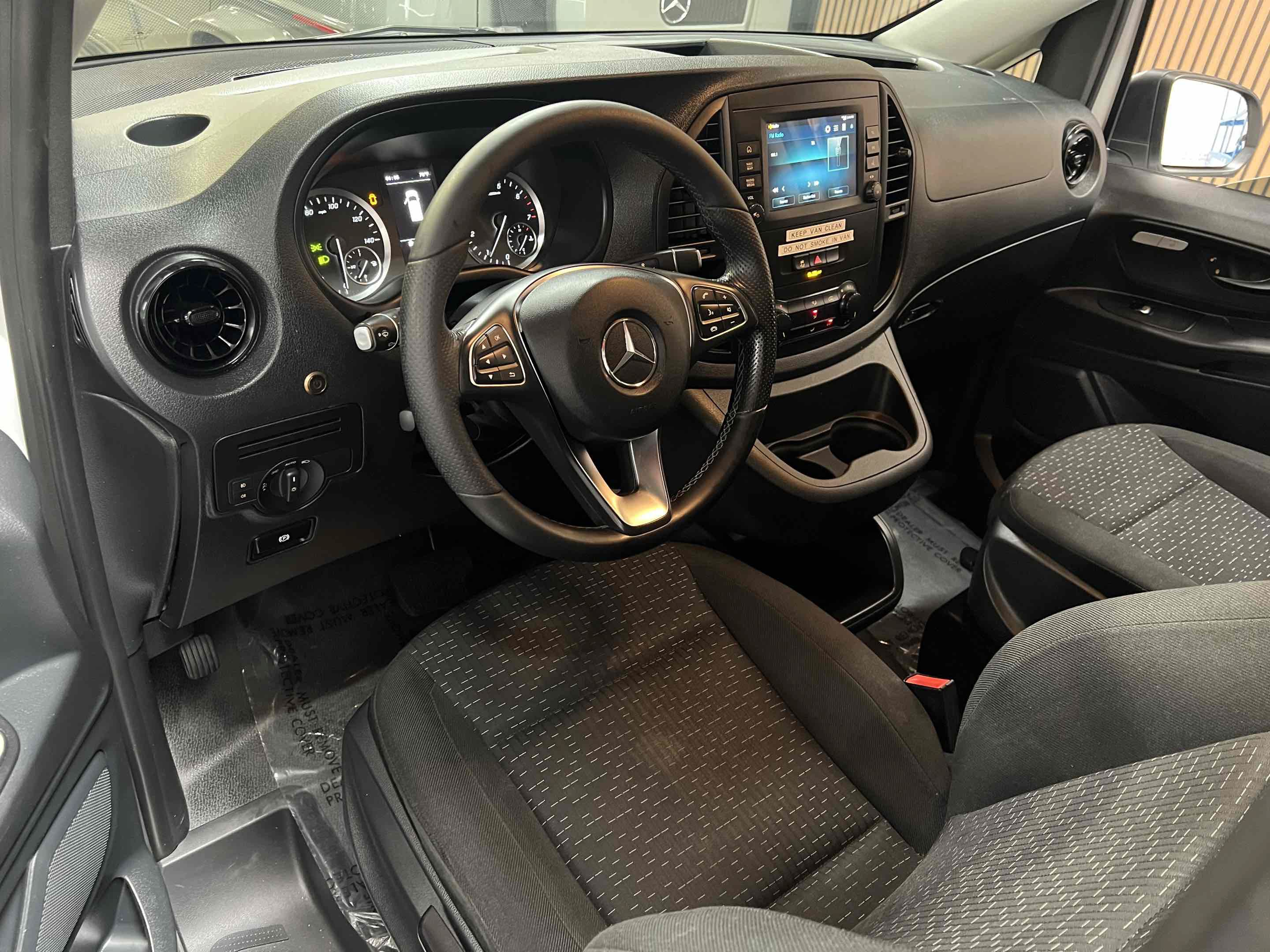 Used 2022 Mercedes-Benz Metris image 3