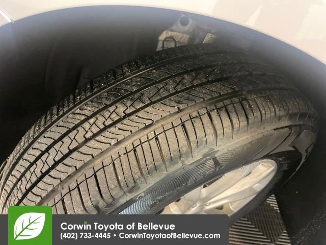 Used 2018 Chevrolet Equinox LT w/ Sun & Infotainment Package image 28