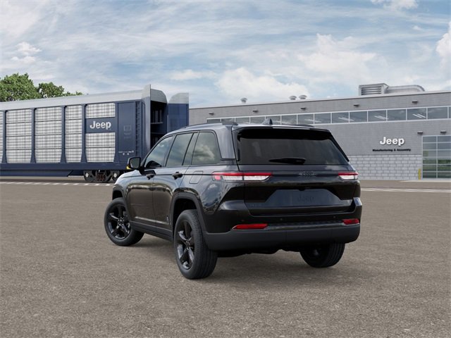 New 2025 Jeep Grand Cherokee Altitude image 3
