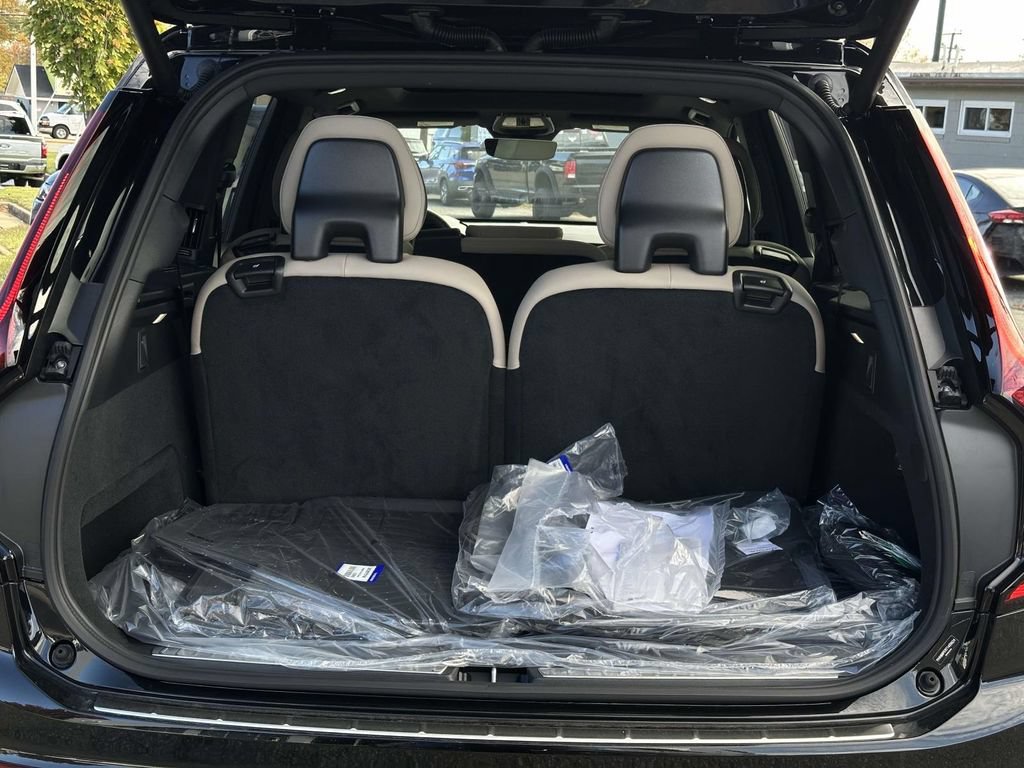 New 2026 Volvo XC90 T8 Plus w/ Protection Package Premier AWD/4WD image 13