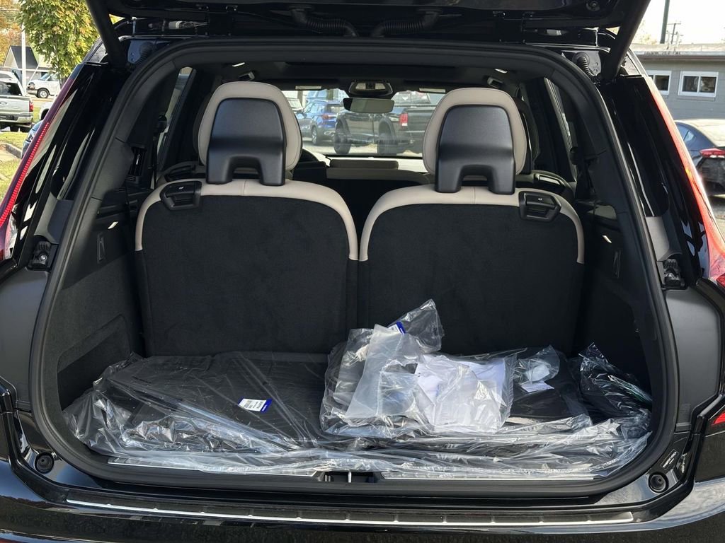 New 2026 Volvo XC90 T8 Plus w/ Protection Package Premier image 13