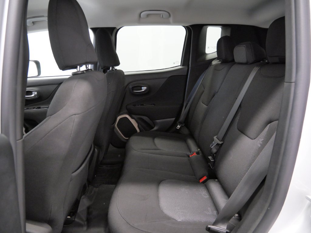 Used 2015 Jeep Renegade Latitude FWD image 11