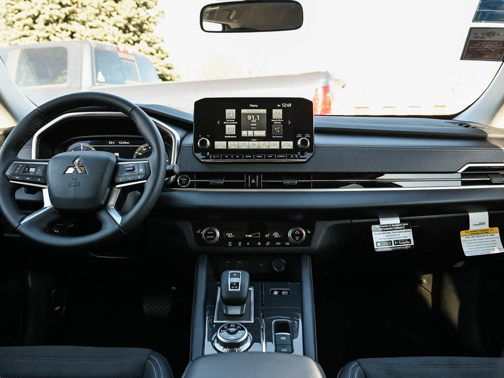 New 2025 Mitsubishi Outlander SE image 16