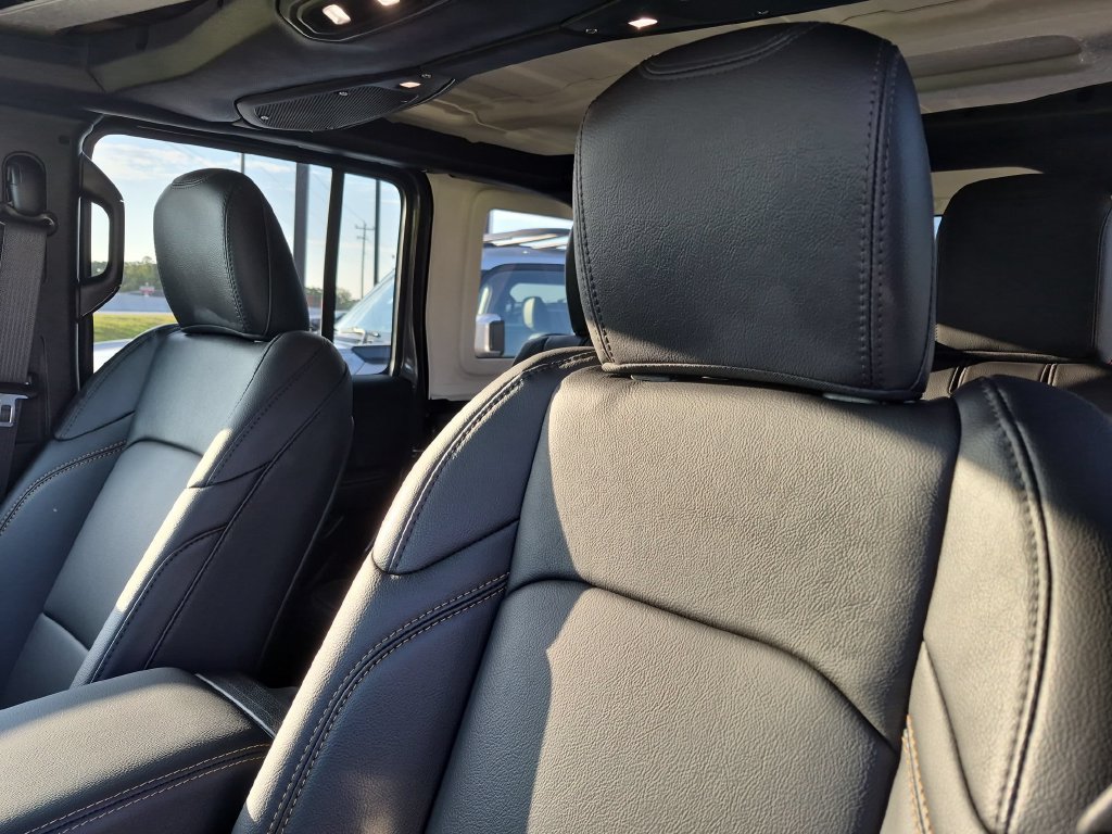 Used 2026 Jeep Wrangler Unlimited Sahara AWD/4WD image 13
