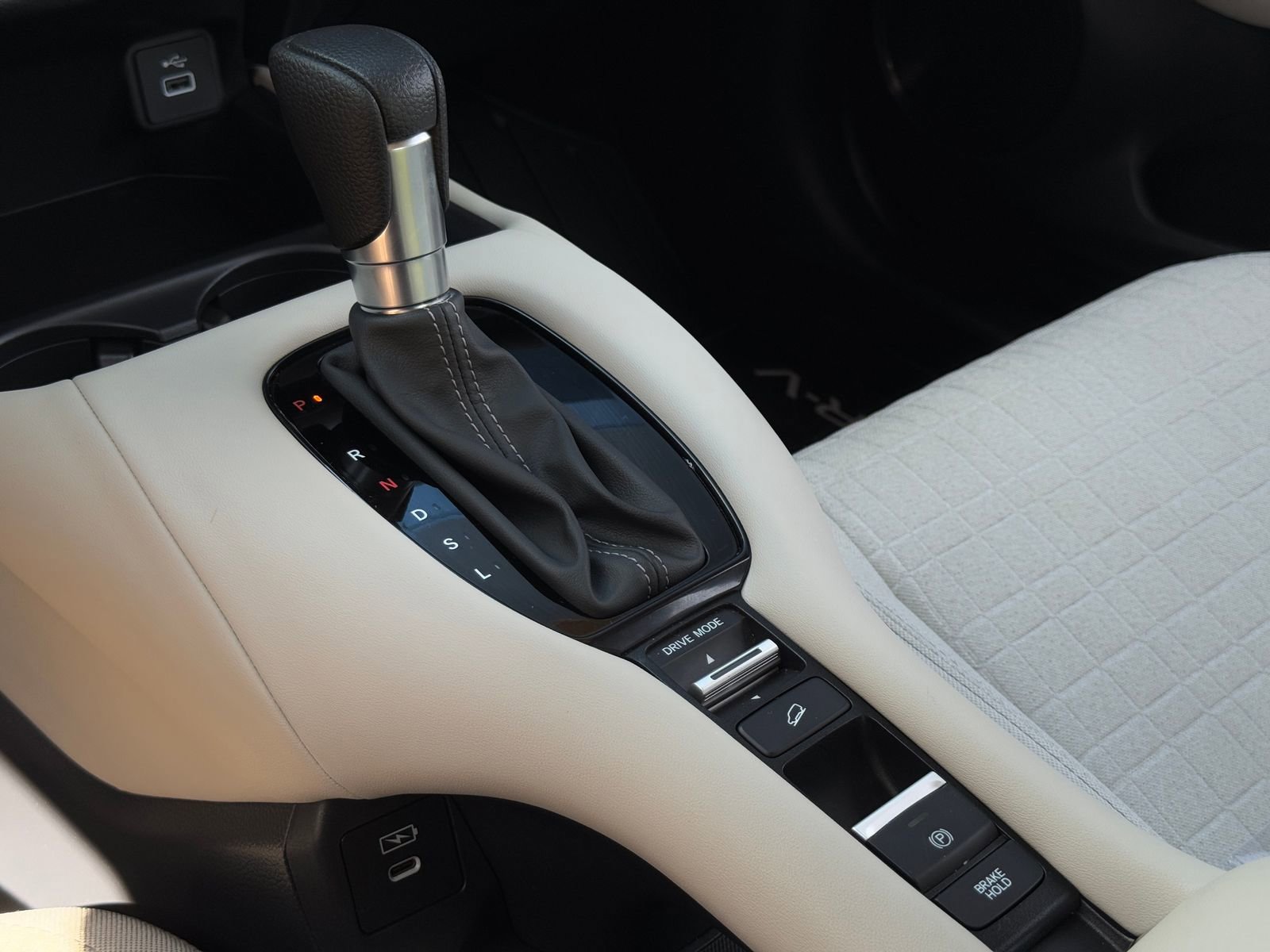 Certified 2025 Honda HR-V LX image 25